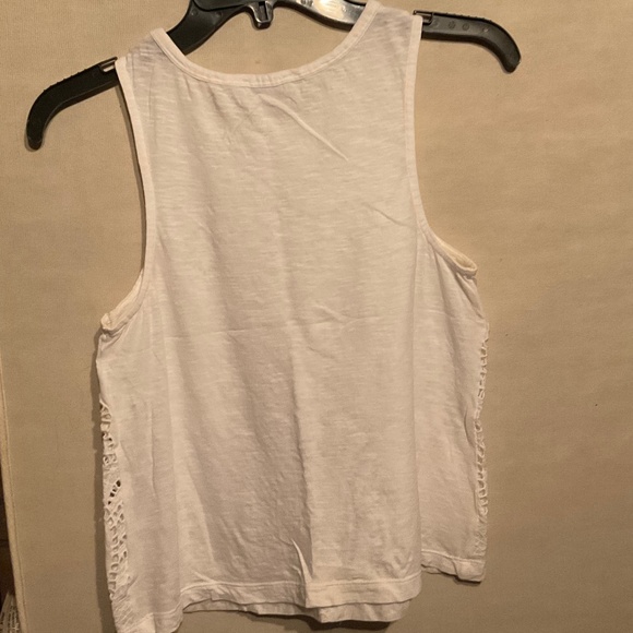 Sleeveless lace cut-out embroidered white top, Express brand size xs - Picture 2 of 2